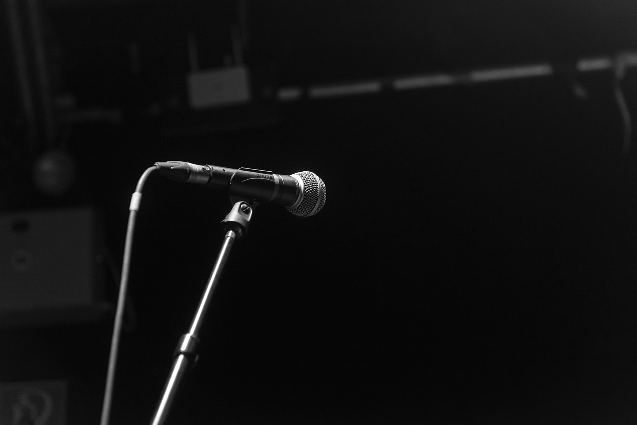 井口理が舞台初出演で話題に！花の投げ込み騒動と東宝の対応とは？